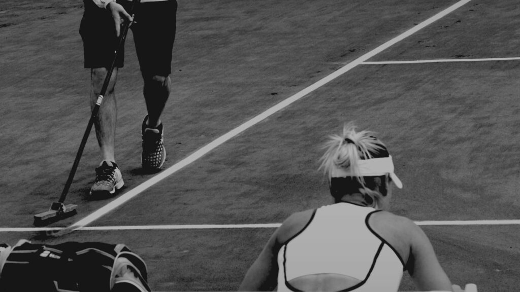 Elena Vesnina between the sets in Strasbourg 2016. And a staff member sweeping the lines. Always fascinated by those different personal realities and life plans condensed in one frame.